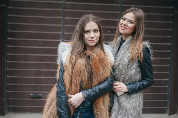 Beautiful girls on the street — Stock Photo, Image