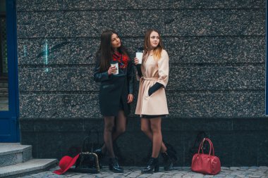 bir yürüyüş güzel kızlar