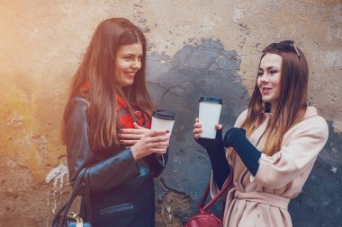 bir yürüyüş güzel kızlar