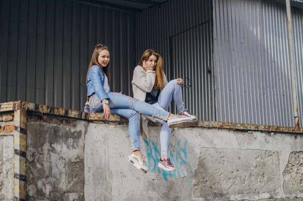 Chica con estilo en un paseo — Foto de Stock