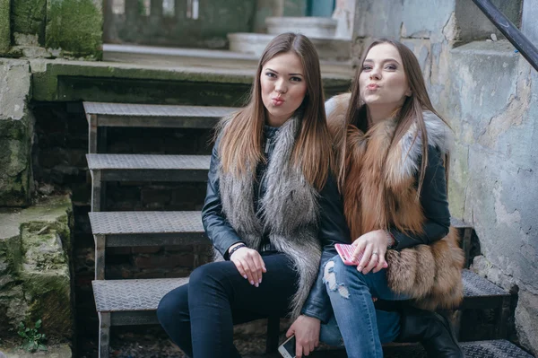 Beautiful girls on the street — Stock Photo, Image