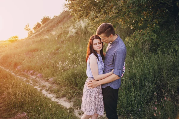 Pareja en la naturaleza — Foto de Stock