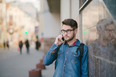 kulaklıklar ile adam