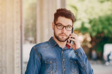 kulaklıklar ile adam