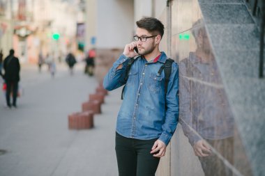 kulaklıklar ile adam