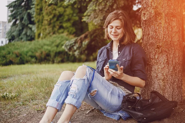 yolda üç güzel kız