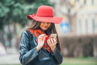 bir yürüyüş güzel kızlar