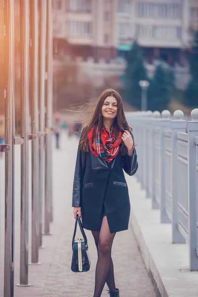 Belle ragazze su una passeggiata — Foto Stock