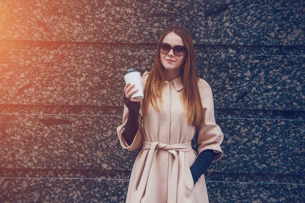 Belle ragazze su una passeggiata — Foto Stock