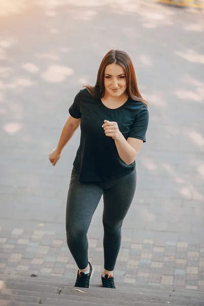 Fitness meisje op een wandeling — Stockfoto