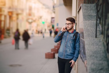 kulaklıklar ile adam