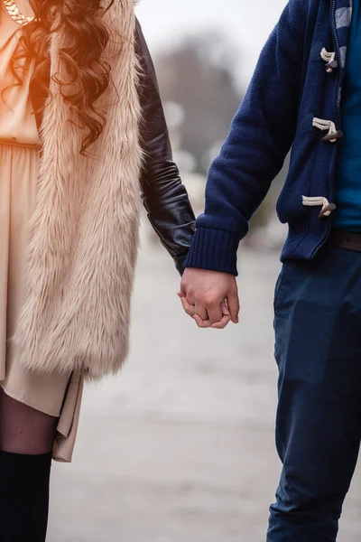 Casal apaixonado na primavera — Fotografia de Stock