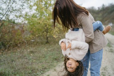 Anne ve kızı kariyerinde oynuyorlar.