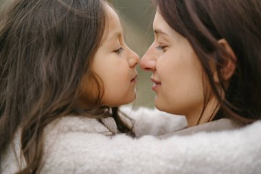 Anne ve kızı kariyerinde oynuyorlar.