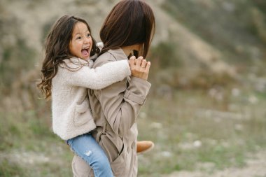 Anne ve kızı kariyerinde oynuyorlar.