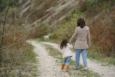 Anne ve kızı kariyerinde oynuyorlar.