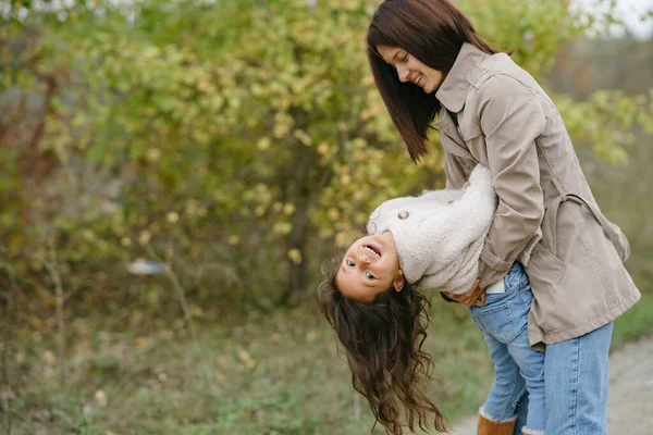 Mutter mit Tochter spielt Karriere — Stockfoto