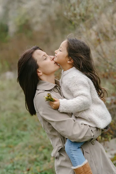 Mutter mit Tochter spielt Karriere — Stockfoto