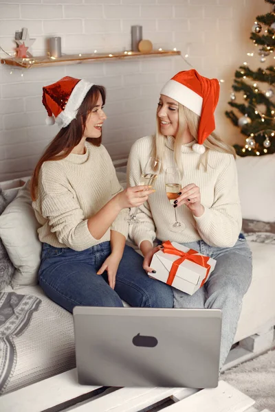 Women having fun with her friends video chat at home for Christmas — Stock Photo, Image