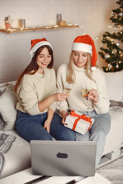 Women having fun with her friends video chat at home for Christmas — Stock Photo, Image