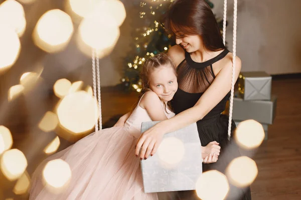 Mother with little daughter at home — Stock Photo, Image