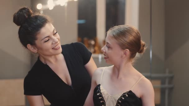 Teacher and young ballerina looking at each other and smiling — Stock Video