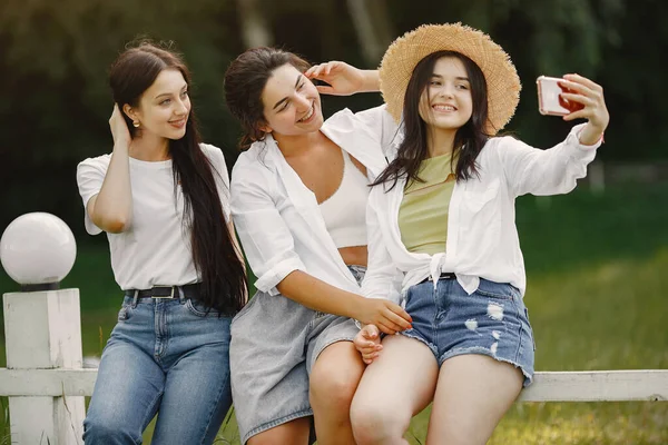 Girls spend time in a summer park — Stock Photo, Image