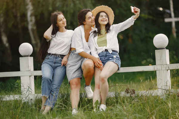 Girls spend time in a summer park — Stock Photo, Image