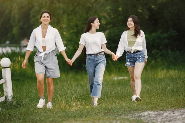 Girls spend time in a summer park — Stock Photo, Image