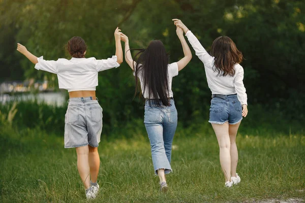 Girls spend time in a summer park — Stock Photo, Image