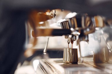 Barista Kafe kahve hazırlama servisi kavramı