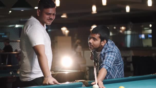 Two male friends starting snooker game in a club — Stock Video