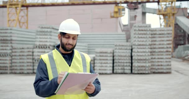 Single Working Man Outdoors Construction with Notepad — Stock video