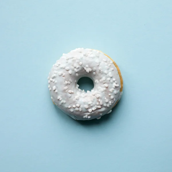 Μπλε ντόνατ. Γλυκό μινιμαλισμός — Φωτογραφία Αρχείου