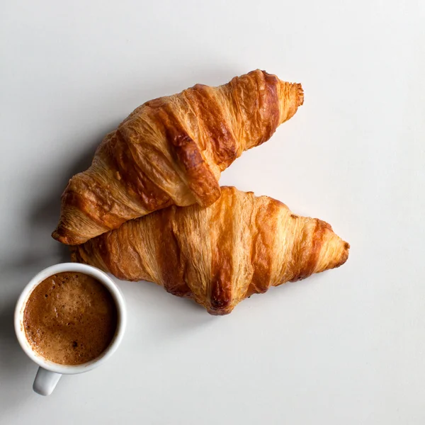 Croissant és kávé espresso — Stock Fotó