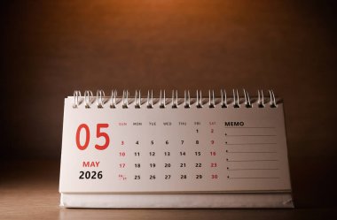 Mayıs 2026 takvim sayfası, fotokopi alanı ile birlikte masada. Aylık planlama konsepti, önemli programlar, toplantılar ve randevular.