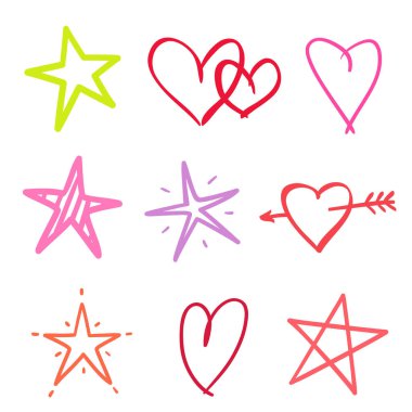 Beyaz üzerine farklı yıldızlar ve kalpler çizilmiş. Serbest çalışma sanatı. Renkli resimleme