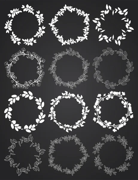 Beyaz çiçek çelenk ve defne Handdrawn mürekkep kümesi boyalı.