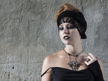 Cadılar üzerinde cadı. Cadılar Bayramı. Gotik gelin.