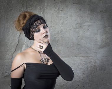 Cadılar üzerinde cadı. Cadılar Bayramı. Gotik gelin.