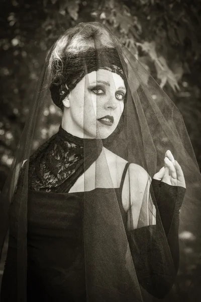 Häxa på coven. Halloween. Gothic Brud. — Stockfoto