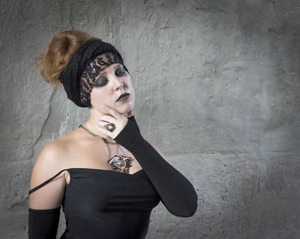 Cadılar üzerinde cadı. Cadılar Bayramı. Gotik gelin.