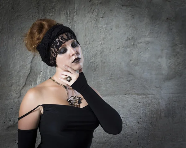 Cadılar üzerinde cadı. Cadılar Bayramı. Gotik gelin.