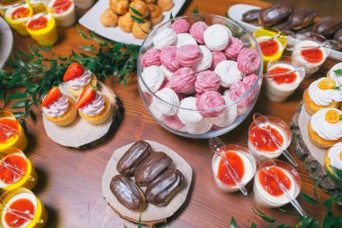 Düğün çikolata, marsh-mallows akvaryum