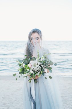 İhale gelin peçe düğün buket deniz ile