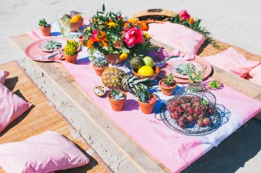 Sahil Düğün masada dekore edilmiş