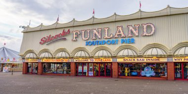 Southport, İngiltere, 24 Ocak 2026: Silcocks Funland Southport iskelesi sahil beldesi ön girişi