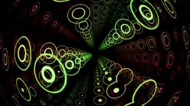 Parlayan yeşil, sarı ve kırmızı ışıklarla genişleyen çok renkli halkaların canlı saykodelik tüneli. Sanat ve müzik performansı için renkli neon etkiye sahip soyut ve aydınlık çemberler. 4K 60fps