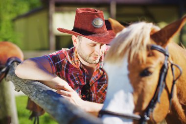 Çiftlikte bir kovboy portresi