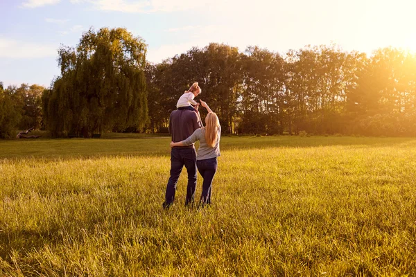 Gelukkig familieconcept. — Stockfoto